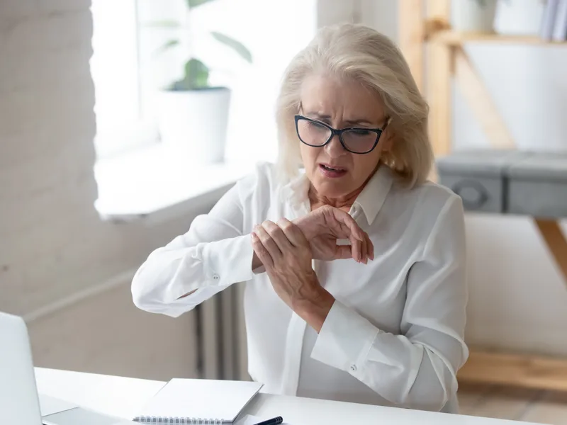 Total Balance Chiropractic treating bursitis in Chicago