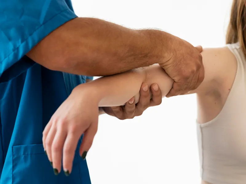 Chiropractic care for elbow pain at Total Balance Chiropractic in Chicago