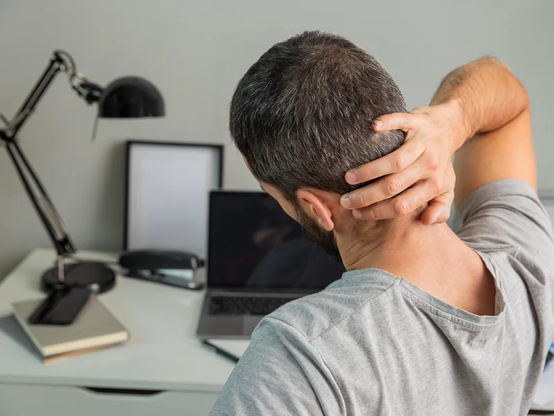 Total Balance Chiropractic treating neck pain in Chicago
